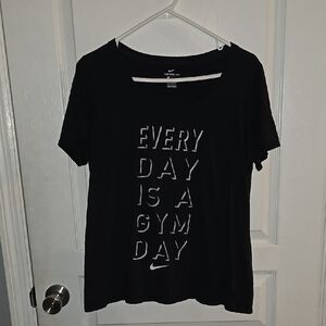 The Nike Tee Men's Large Black Short Sleeve Graphic Tee Shirt